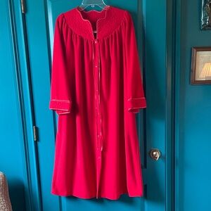 VINTAGE (70’s)  EVELYN PEARSON ROBE SIZE LARGE